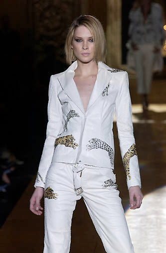 ROBERTO CAVALLI FW 2002 RUNWAY PANTHER BIJOUX JEANS