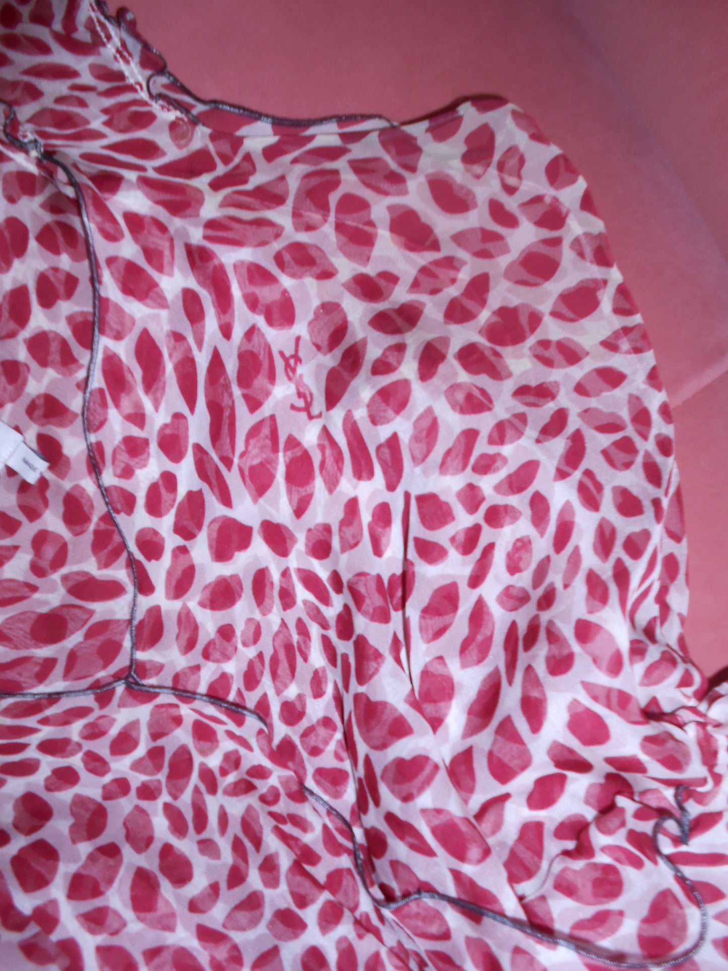 YVES SAINT LAURENT BY TOM FORD SS 2004 ICONIC LIP PRINT SILK SKIRT & TOP ENSEMBLE