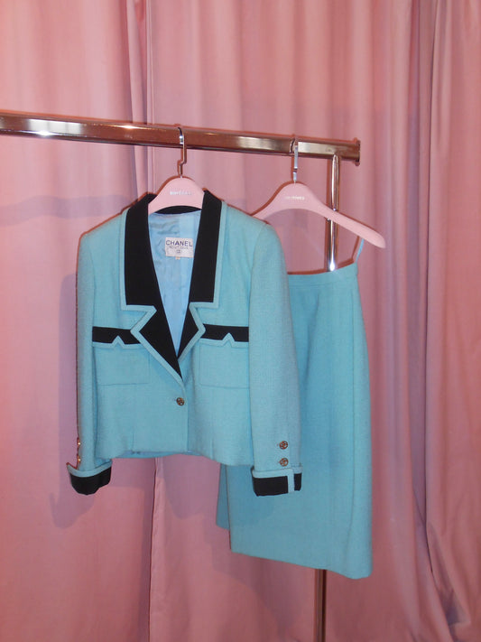 CHANEL BY KARL LAGERFELD 1984/1985 TURQUOISE TWEED SKIRT SUIT