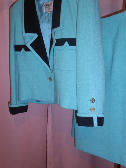CHANEL BY KARL LAGERFELD 1984/1985 TURQUOISE TWEED SKIRT SUIT
