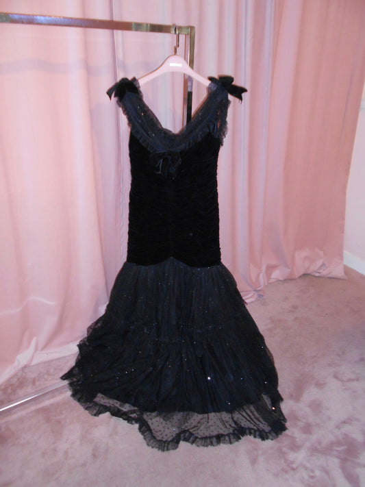 BELLVILLE SASSOON LORCAN MULLANY 1980S VELVET & LACE GOWN