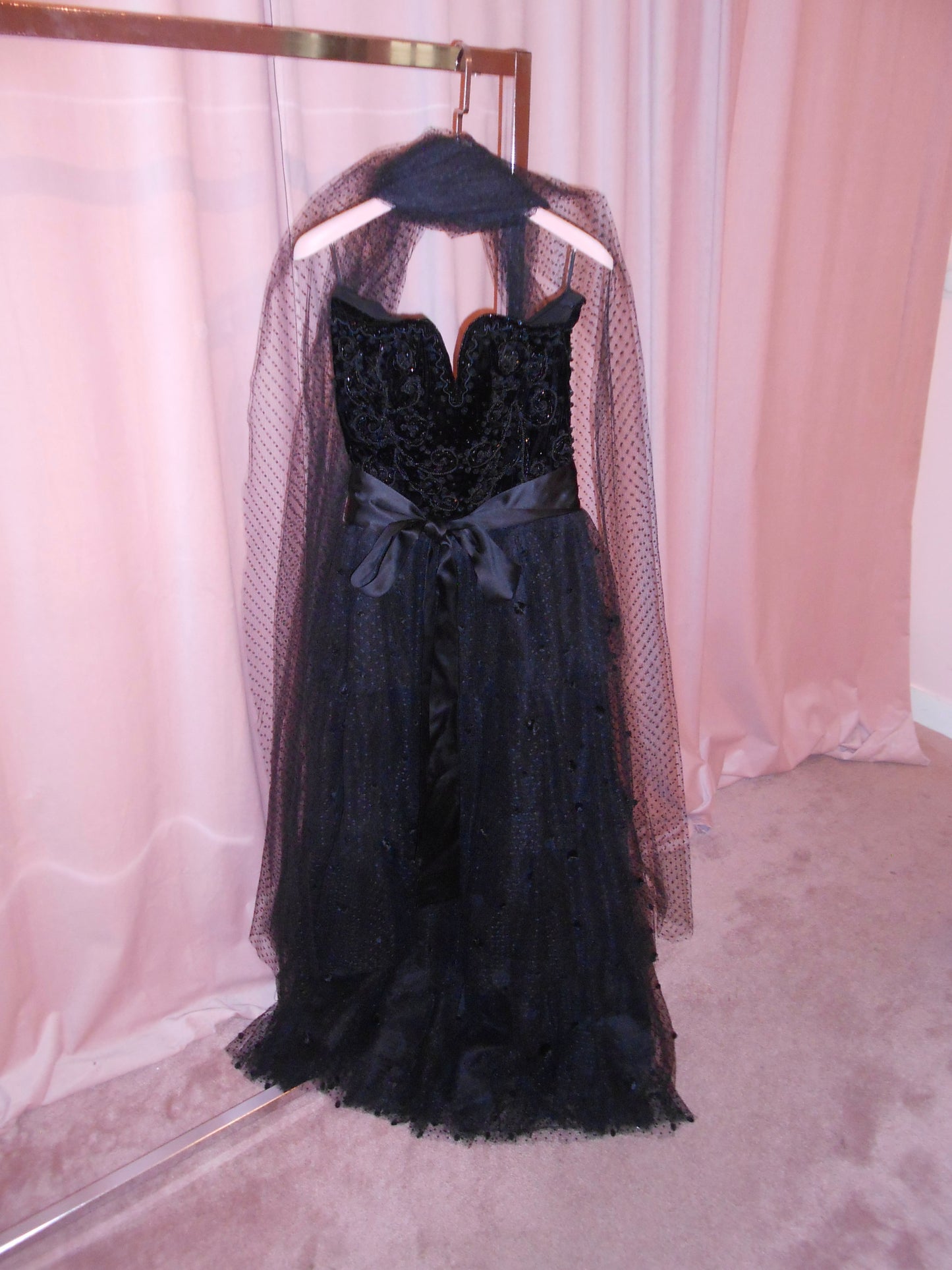 GIVENCHY HAUTE COUTURE 1980S	VELVET & TULLE BEADED GOWN