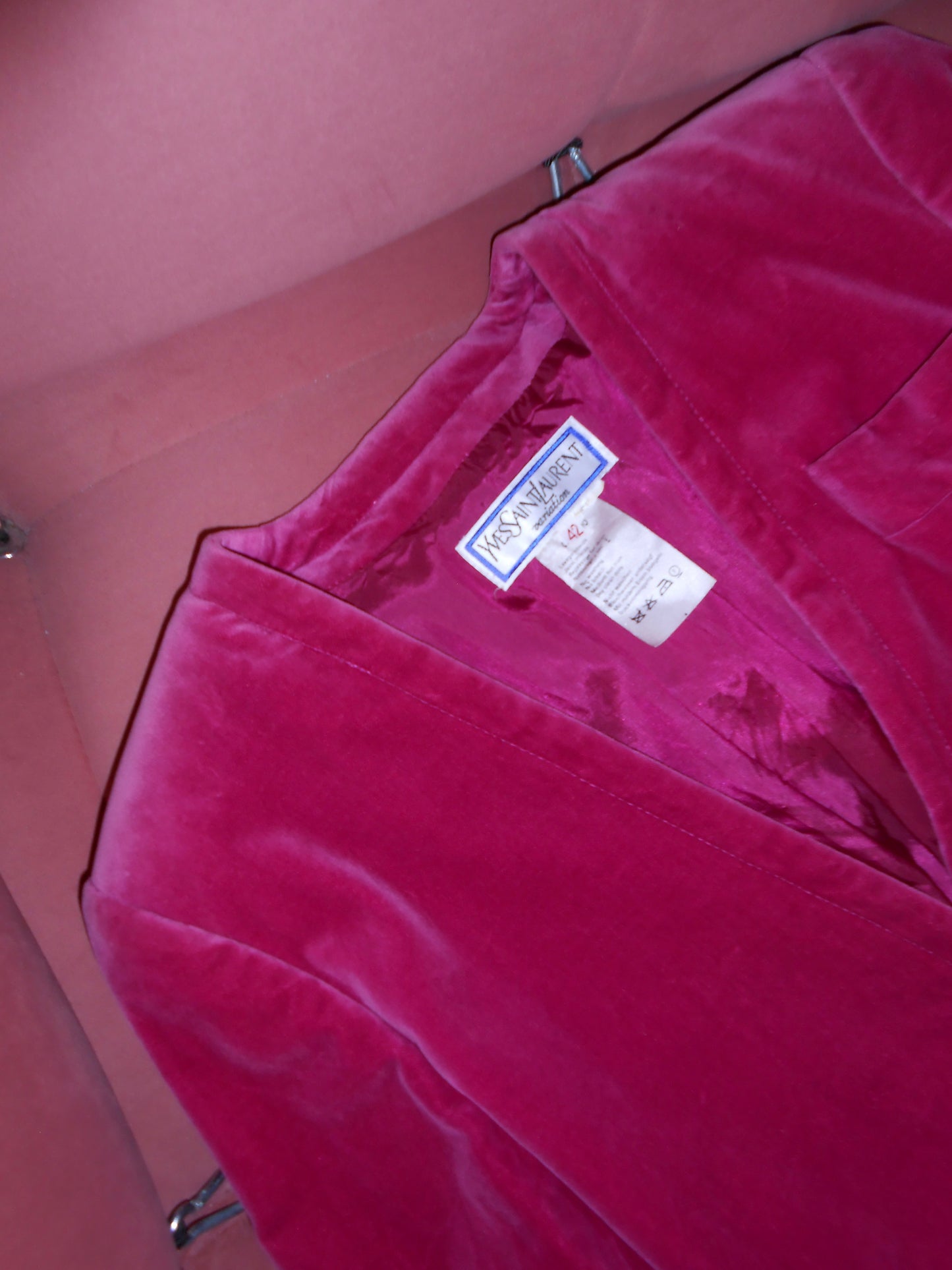 YVES SAINT LAURENT VARIATION 1980S VELVET SINGLE BUTTON JACKET